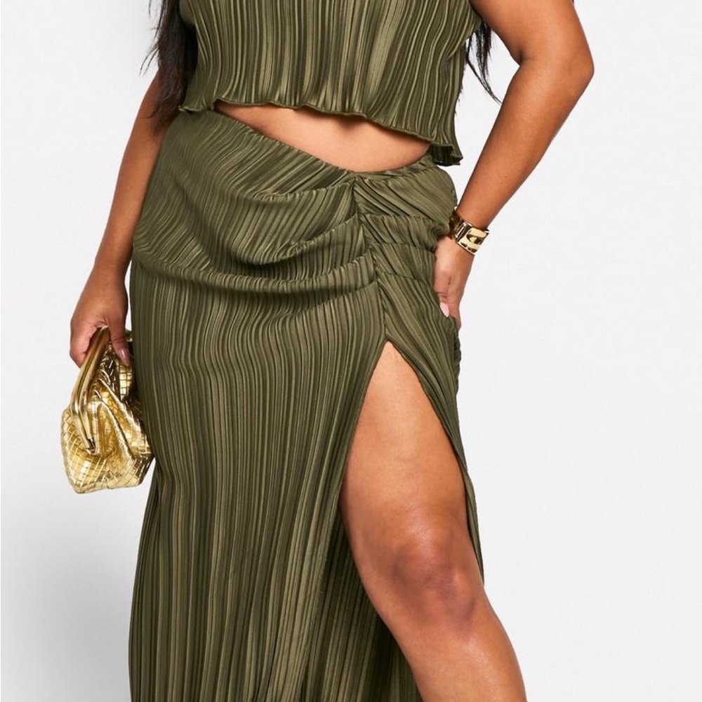 Two Piece Fun - Picture 3 of 5